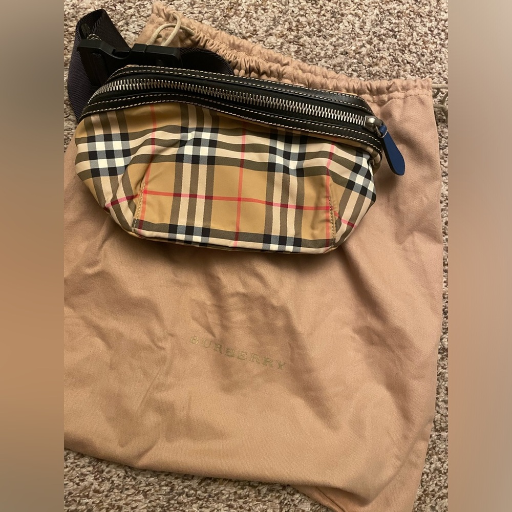 Burberry Fanny bag